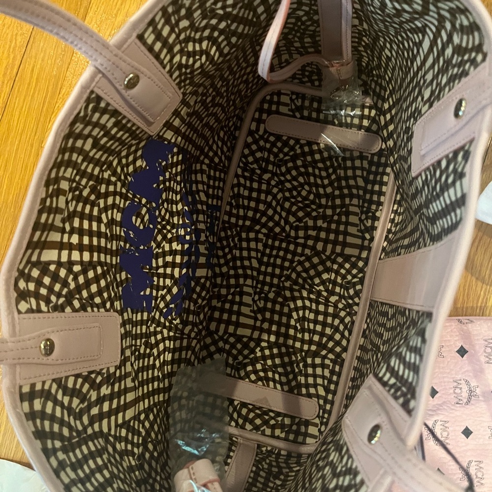 MCM Medium Pink Tote - Picture 2 of 8